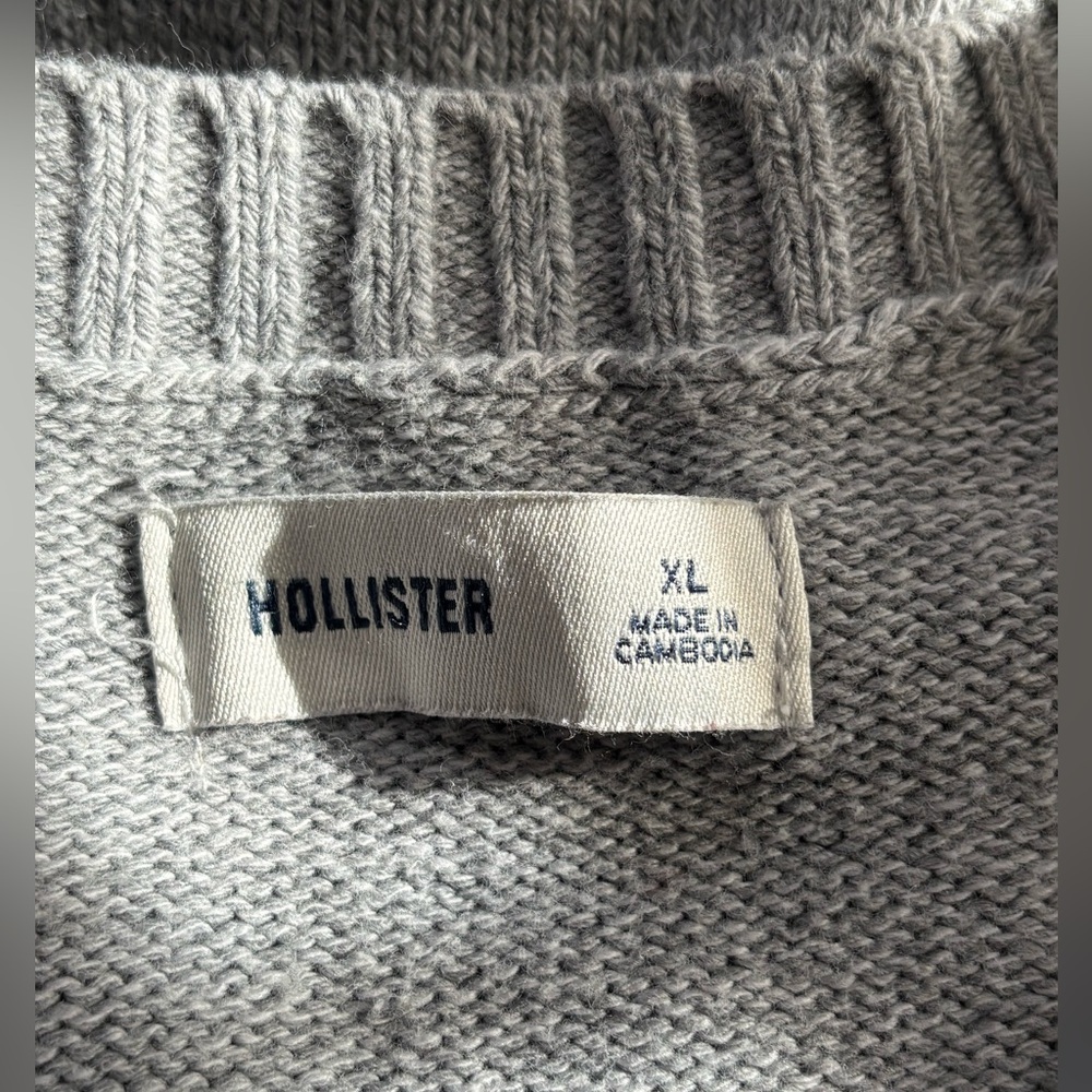 Hollister Teddy Bear Crew Neck Sweater in light heather grey - Picture 5 of 6